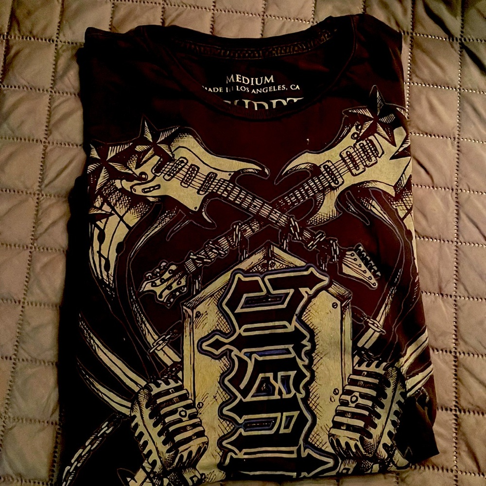 Up for sale a men’s medium black read chapter Rock ‘n’ roll shirt